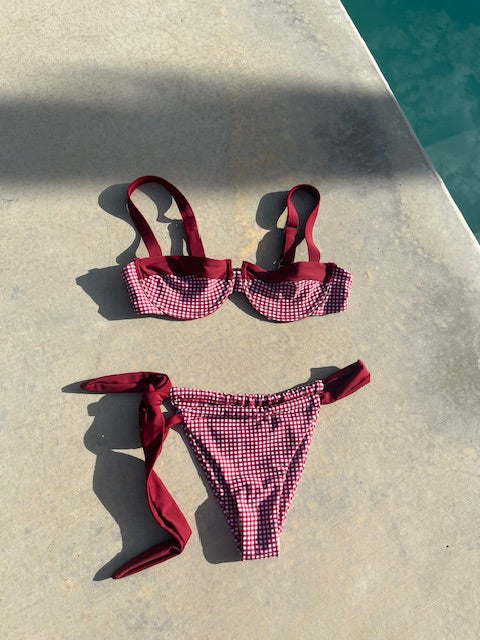 America's Sweetheart set